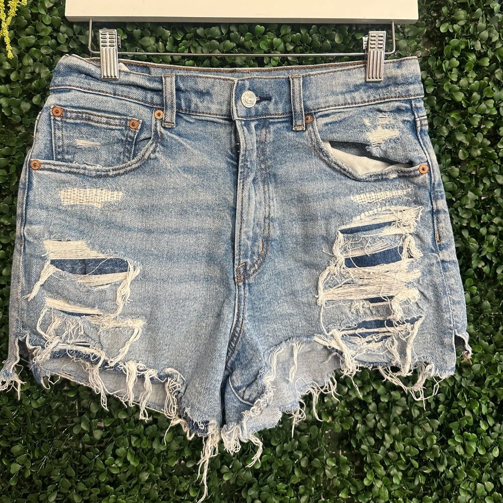 Distressed American Eagle High Rise Shorts! Size 6